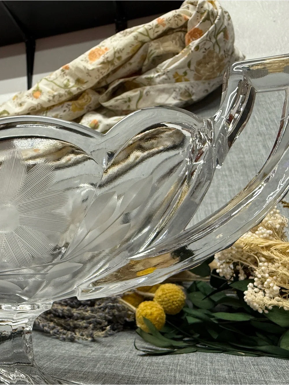 Vintage Clear Pressed Glass Pedestal Centerpiece Console Bowl Flower Daisy